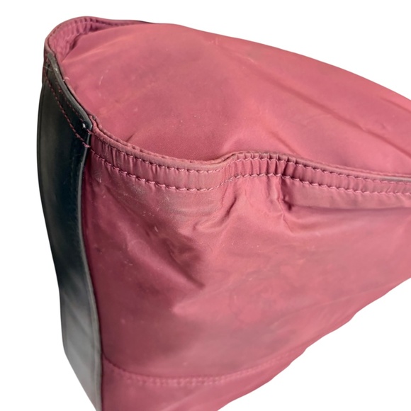 Burberry burgandy nylon and black leather shoulder bag - Picture 9 of 16